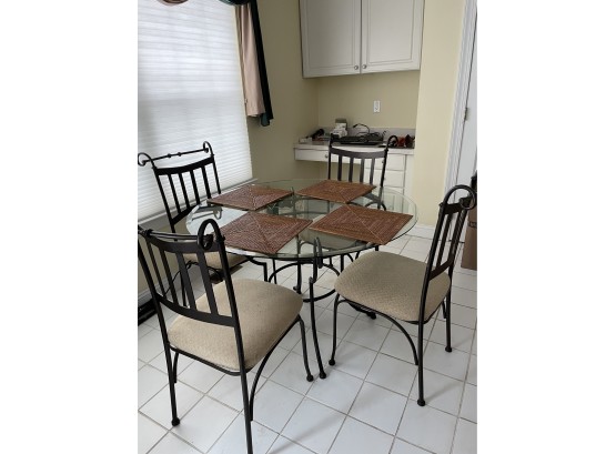 Wrought Iron 45' Round Table With 4 Chairs