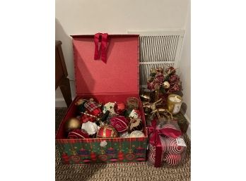 HUGE Christmas Lot! From Decor, Gift Wrap To Houseware.