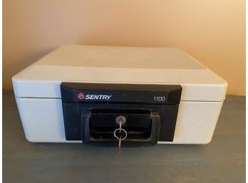 Sentry Lock Box With 2 Keys
