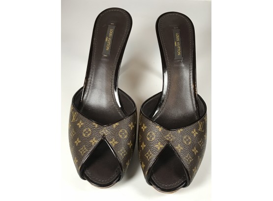 Authentic LOUIS VUITTON Heels  - Malibu Monogram - Size 37-1/2' - 6-1/2' US - Made In Italy - Like New !