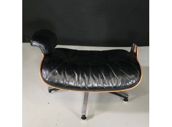 HERMAN MILLER Eames Chair - Needs Full Restoration - Missing Parts - Restore Or Use For Parts - ESTATE FRESH !
