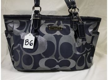 Absolutely Like New Navy Blue COACH Handbag CC Pattern With Patent Leather Trim VERY NICE BAG !