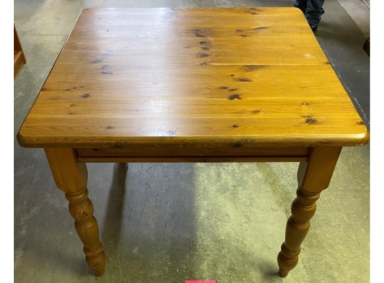 Pottery Barn Pine Country Table With Classic Turned Legs