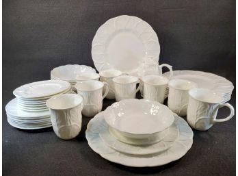 Vintage Lovely White Wedgwood Bone China Countryware Cabbage Eight 5 Piece Place Settings