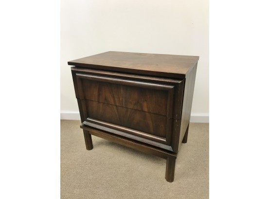 Mid Century Modern Stanley Furniture 2 Drawer Night Stand / End Table