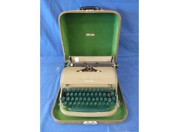 Vintage Remington 'Quiet-Riter' Typewriter In Case
