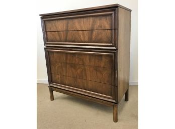 Mid Century Modern Stanley Furniture 5 Drawer Dresser / Chest - Amazing Walnut Gain