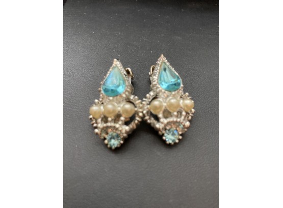 Beautiful Vintage Blue Rhinestones And Pearls(?) Clip On Earrings