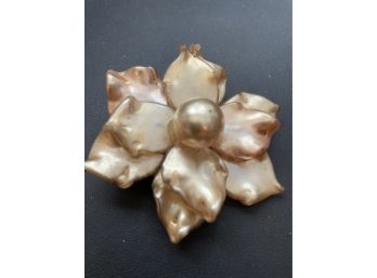 Pretty Little Vintage Flower Pendent Bakelite(?) Light Pink With Bead In The Center