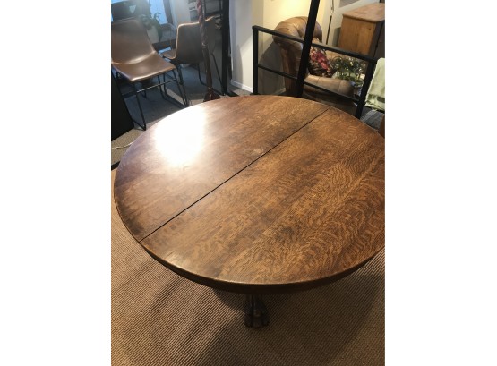 Antique Oak Dinning Room Table With 4 Leaves