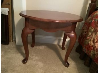 Queen Anne Oval Side Table 26 X 22 X 21