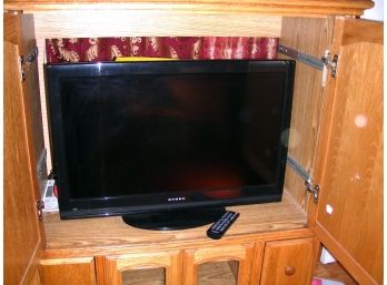 Dynex LCD Flat Screen TV, 32 Inch, With Remote DX-32L200A12