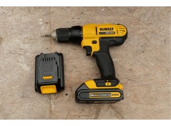 DeWalt 20v Max Drill W Rechargeable Lithium Battery