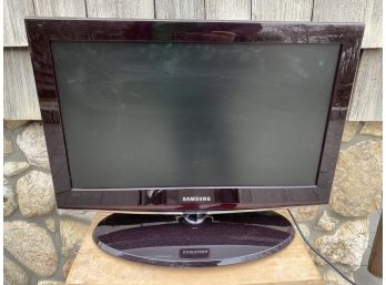 Samsung Flat Screen TV Model LN22B460B2D