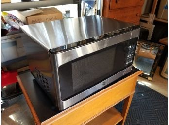 GE 950 Watt Microwave Only 1 Year Old - Works Perfectly