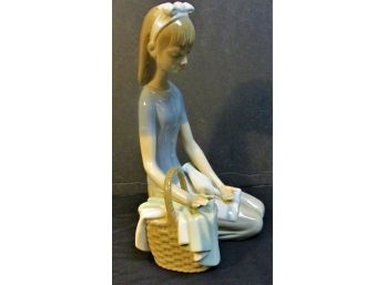 Lladro Girl With Dove On Her Lap