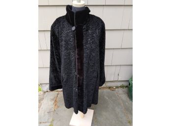 Classic Black Shearling Coat With Fur Trim In Excellent Condition