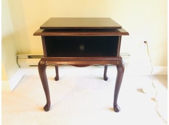 Queen Anne Style End Table With Revolving Top