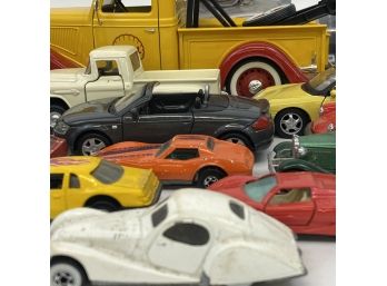Assorted Lot Of Toy Cars And Vehicles Matchbox And More