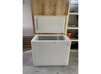 GE Chest Freezer W Removable Baskets