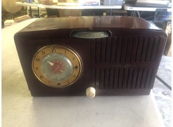 1940s-1950s GE 515F AM Clock Bakelite Table Radio Nice Restored Elec. Works