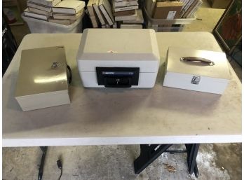 Fire Safe And Lock Boxes - SENTRY 1710 FIRE SAFE W KEY - 2 LOCKING SAFE BOXES IN VG COND
