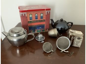 A & P Tea Tin Lot With Teapots