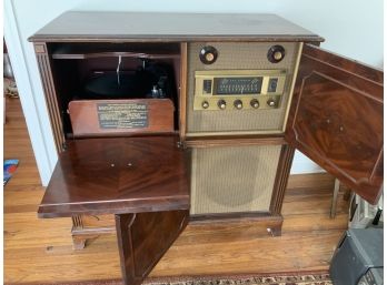 Vintage Stereo Cabinet Fisher Stereo & Webcor Turntable