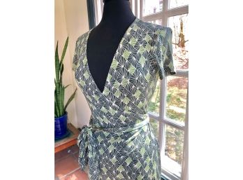 Vintage Diane Von Furstenberg Knit Silk Iconic Wrap Dress - Green Pattern - Sz S