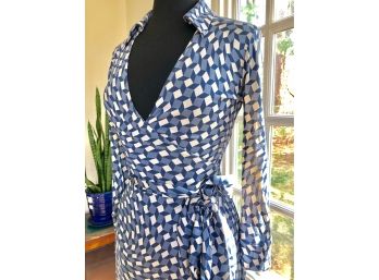 Vintage Diane Von Furstenberg Knit Silk Iconic Wrap Dress - Blue Pattern - Sz S