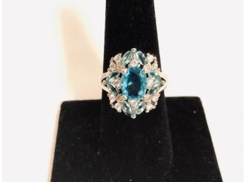 Sensational 925 Sterling Silver Ring With Aqua/Teal Stones.  Size 8