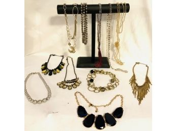 11 Metallic Fashion Necklaces