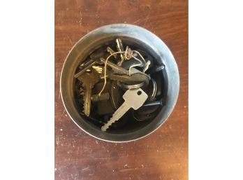 Can Lot Of Approx 65 Vintage Keys And Locksets - Cars, Homes, Misc & Key Chains