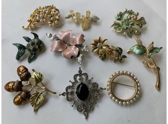 Group Of 10 Vintage Costume Brooches