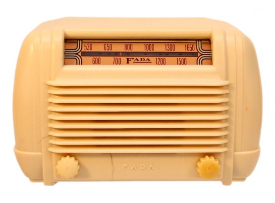 Vintage 1947 Fada Radio Model # 605