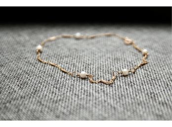 Delicate 14K Gold Bracelet With 5 Pearls