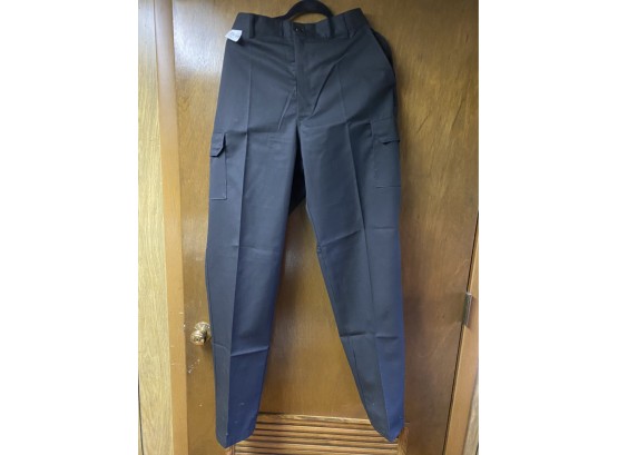 New/Unused Pinnacle Worx Men's Pants, Five Pairs