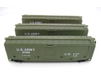 Lot Of 3 AHM HO SCALE US ARMY #61242 50' BOXCARS WITH TWIN GUNS