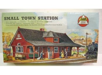 Vintage HO Scale AHM Small Town Station Kit 5842 New In Box
