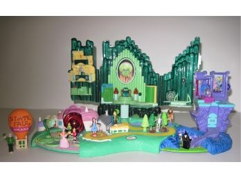 2001 Wizard Of Oz Polly Pocket Emerald City With All 10 Figures  Mint