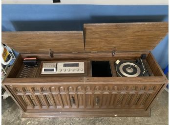 Vintage Readers Digest 8 Track, AM FM Radio & Record Player Console