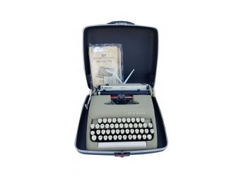 Smith-corona Typewriter With Locking Carry Case