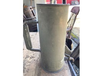 Not Quite Sure. COFFE POT? INDUSTRIAL? Does Have A Lid