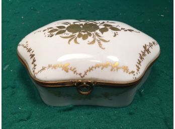 Antique A. L. Limoges Hand Pained Porcelain Hinged Trinket Or Dresser Box. Pate De Limoges Couleuvre France.