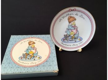 Joan Walsh Anglund 1987 Mothers Day Collector Plate