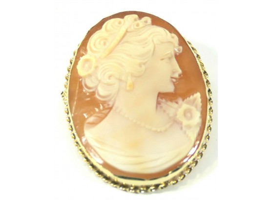 Beautiful Cameo Brooch Pin In 14K Gold Vintage