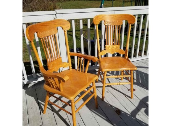 6 Like New Oak Dining Chairs - 2 Arm And 4 Side