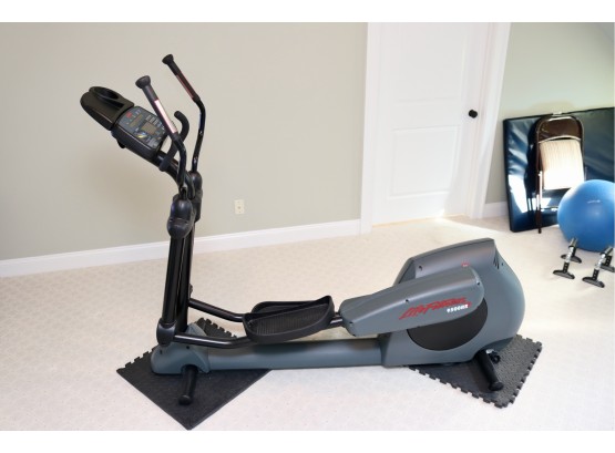 LIFE FITNESS 9500HR Professional Elyptical 9500R (Retail $3800)