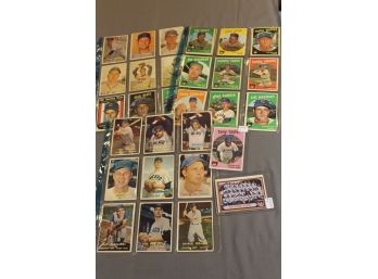33 Nice 1957 & 1959 Topps Chicago Cubs Cards - Team Card