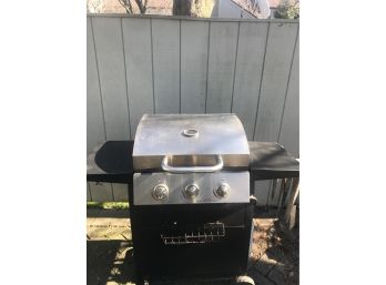 Gas Grill With Tank Inclued( Tank Is Full) And Grill Cover